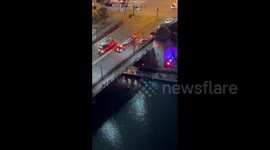 US: Firefighters Rescue Teen From Chicago River