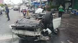 Rampaging Argentinian man dies in horror crash when he drives wrong way on Thai road
