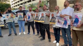 Palestinians stand in solidarity with the prisoners inside Israeli occupation detention center