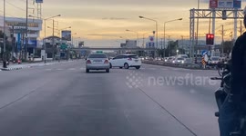 Bizarre moment driver goes round in circles at intersection in Thailand