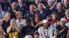 Harry and Meghan sing along to 'Sweet Caroline' at Invictus Games in Dusseldorf