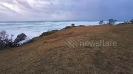 Bermuda: Rough Seas Begin To Pound Coastline As Hurricane Lee Approaches 3
