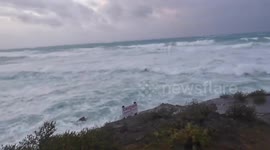 Bermuda: Rough Seas Begin To Pound Coastline As Hurricane Lee Approaches 2
