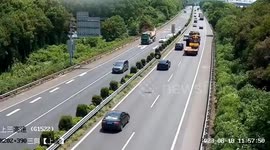 Runaway tyre hits BMW after falling from truck on Chinese highway