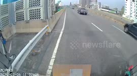 Hero driver rescues kitten lost on highway