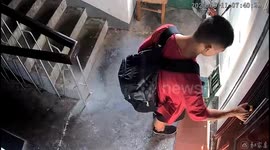 Man arrested after posing as deliveryman to break into resident's home for robbery