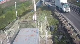Near miss: pedestrian narrowly escapes truck collision in Krasnoyarsk, Russia