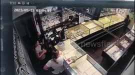 Jewellery store employee catches robber off-guard by making grab for his gun