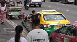 Thai taxi drivers ordered to make sure passengers wear seat belts