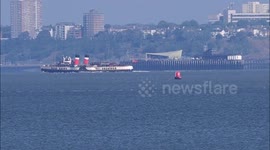 Historic Waverley paddle steamer arrives on River Thames, UK