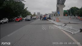 Good Samaritans team up to save bleeding woman pinned under car in China