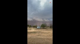 CRAZY dust storm rolls into NSW, Australia in intimidating fashion *TIMELAPSE*