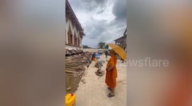 Workers move entire Buddhist temple hall using hydraulic pistons
