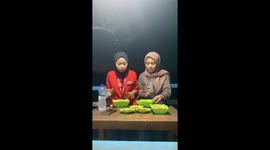 Food vloggers given fright as lizard drops from tree into their bowl