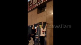 Passersby rescue kitten trapped on high building ledge in China