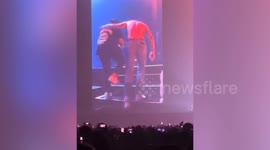 Lucky fan sings on stage with Post Malone in Bangkok