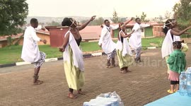 People brave bad weather to attend Chinese Cultural Exhibition in Rwanda's capital