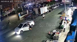 Quick-thinking fruit vendor heroically halts runaway car after driver forgets handbrake in China