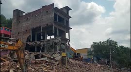 Driver survives the building collapse in south india.