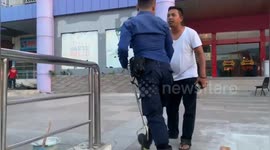 Evacuation of a 2.5 meter long python at the Padang city mall