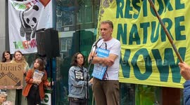 Chris Packham gives a rousing speech outside DEFRA: “The environmental movement needs to stand up”
