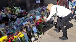 Elianne Andam: Mourners lay cards and flowers for killed Croydon schoolgirl