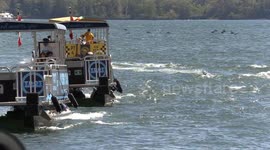 Summer like warm weather continues in Toronto this autumn making for an extended boating season on Toronto waterfront this afternoon.