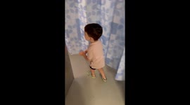 Brother sees his baby sister for the first time and sings to calm her down *Heartwarming*