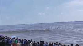 Tourists flattened by massive wave as they watch tidal bore in China