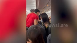 Smuggled RAT escapes from suitcase sparking chaos on flight to Taiwan (extra video of rat)