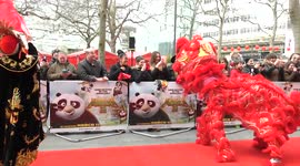 Cool Chinese dance performance at London Kung-Fu Panda 3 premiere