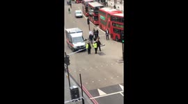 London's Bishopsgate closed by police over 'suspect package'