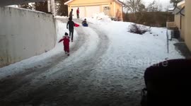 Funny snow sledging fail