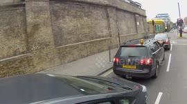 Tailgating minicab apologises to cyclist