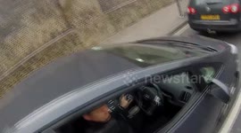 Tailgating minicab apologises to cyclist