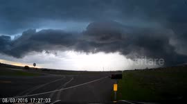 An incredibly photogenic storm cloud in Texas, USA