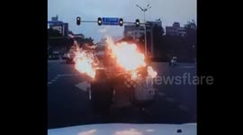 Motorbike carrying gas cylinders bursts into flames