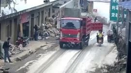 Lorry door suddenly swings open, knocking over people on motorbike