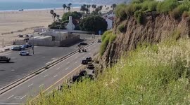 Man in custody after scaling Santa Monica Pier Ferris Wheel claiming to have a bomb