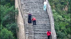 Inspirational Chinese Grandma Outpacing the Young at the Great Wall Stuns Visitors