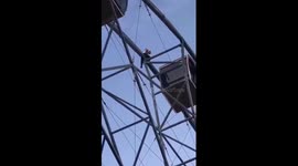 Bashkortostan resident's daredevil Ferris wheel stunt to win over beloved
