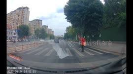 Elderly Chinese man bows to driver who stops to let him cross