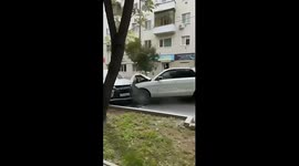 Drunk Mercedes driver causes 7-car pileup in Tyumen city center
