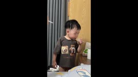 Parents cheer toddler when he takes 'yucky medicine' in China