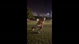 Fitness fanatic does Kung-Fu style push-ups in China