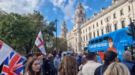 Police prevent Stop the Boats protesters from proceeding towards Palestine protest