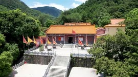 Foreign student explores town in China's Guangdong