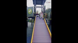 Adorable kids' excitement goes sky-high after seeing daddy pull up to the playground