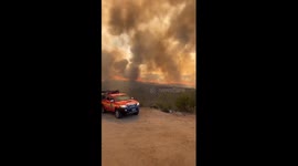 Wildfire threatens homes in Cabalango, Argentina, as strong winds hinder firefighters