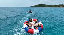 Beachgoers cling on during terrifying vertical inflatable boat ride